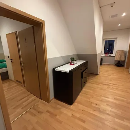 Doppelzimmer-tv-bad- Kuehlschrank-8 3* Meine